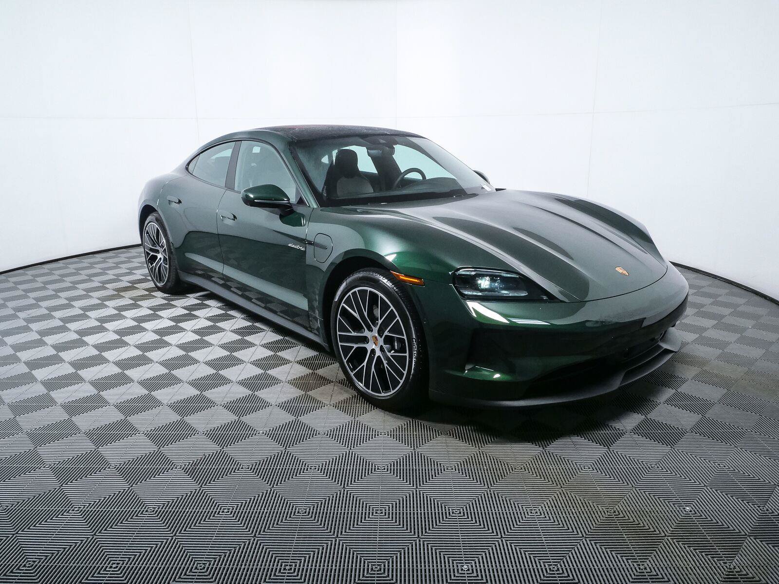 Certified 2025 Porsche Taycan AWD/4WD image 27