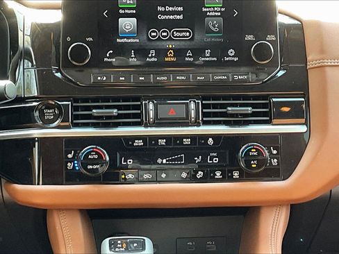 Used 2025 Nissan Pathfinder Platinum image 16