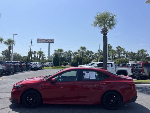 Used 2025 Toyota Camry SE FWD image 7