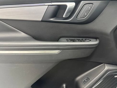 Used 2025 Buick Enclave Preferred FWD image 9