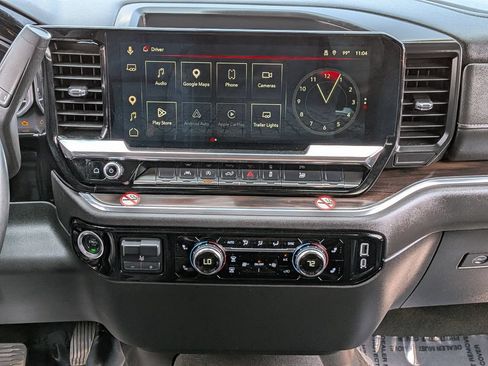Used 2025 GMC Sierra 1500 SLT AWD/4WD image 3