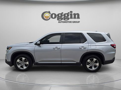 Used 2025 Honda Pilot EX-L image 3