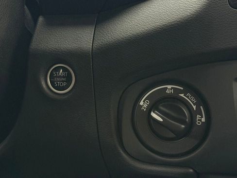 Used 2023 Nissan Frontier PRO-4X w/ Technology Package image 18