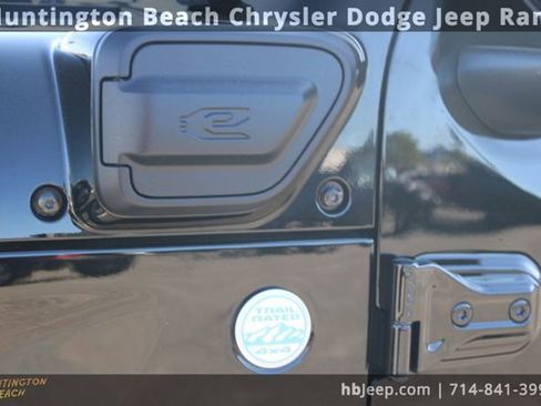 Used 2023 Jeep Wrangler Unlimited Sahara w/ Cold Weather Group image 8