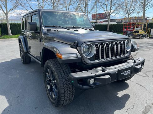 Used 2025 Jeep Wrangler Sahara image 5