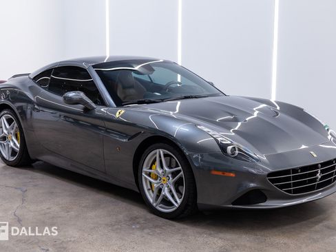 Used 2017 Ferrari California T RWD image 21