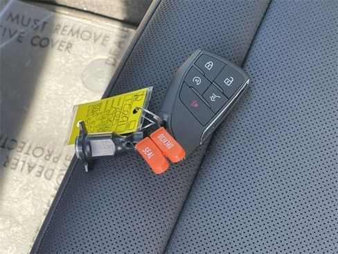 New 2025 Chevrolet Equinox EV RS image 36