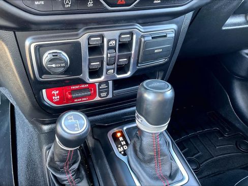 Used 2022 Jeep Gladiator Rubicon w/ Cold Weather Group AWD/4WD image 30