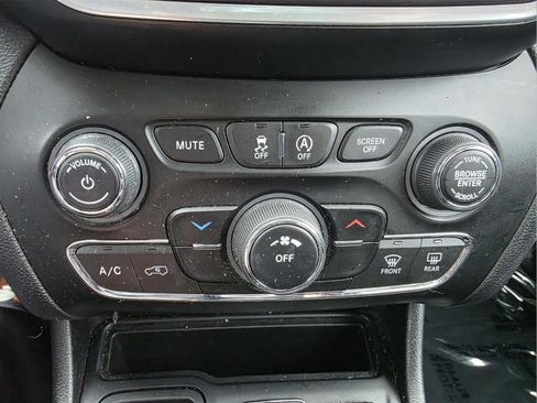 Used 2020 Jeep Cherokee Latitude Plus w/ Cold Weather Group image 21