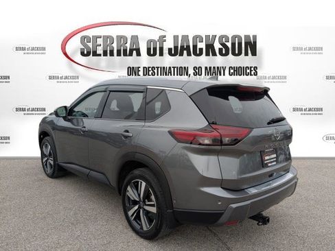 Used 2024 Nissan Rogue SL w/ SL Premium Package image 2