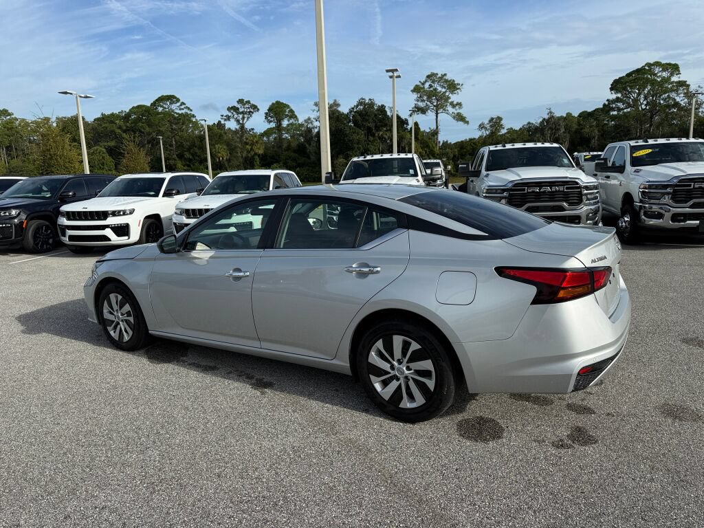 Used 2024 Nissan Altima 2.5 S FWD image 5