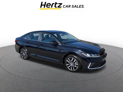 Used 2025 Volkswagen Jetta SE image 1