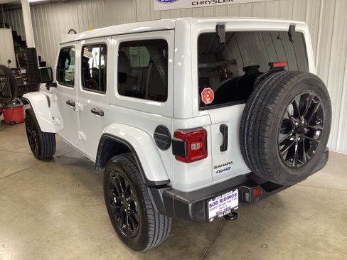 Used 2025 Jeep Wrangler Unlimited Sahara w/ Safety Group AWD/4WD image 3