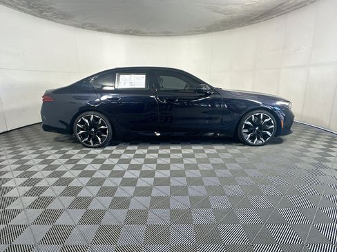 Used 2025 BMW 530i w/ M Sport Package RWD image 2