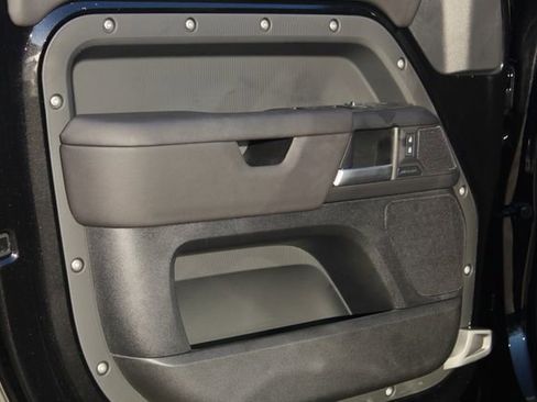 Used 2025 Land Rover Defender 110 S image 22