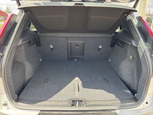 Used 2025 Volvo XC40 B5 Plus AWD/4WD image 12