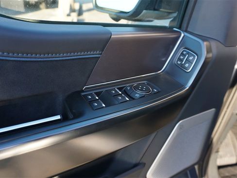 Used 2024 Ford F150 Platinum w/ Equipment Group 702A High image 4