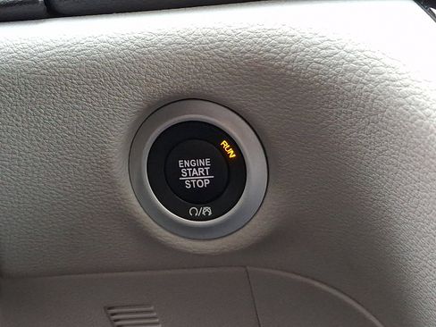 Used 2023 Chrysler Pacifica Limited image 25