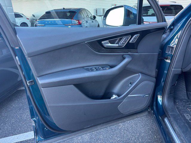 Used 2018 Audi Q7 3.0T Premium Plus w/ Premium Plus Package AWD/4WD image 5