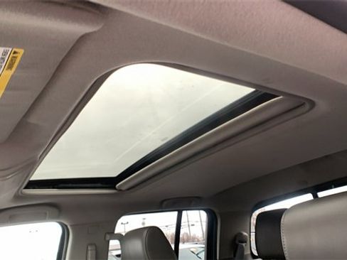 Used 2019 Nissan Frontier SL image 19