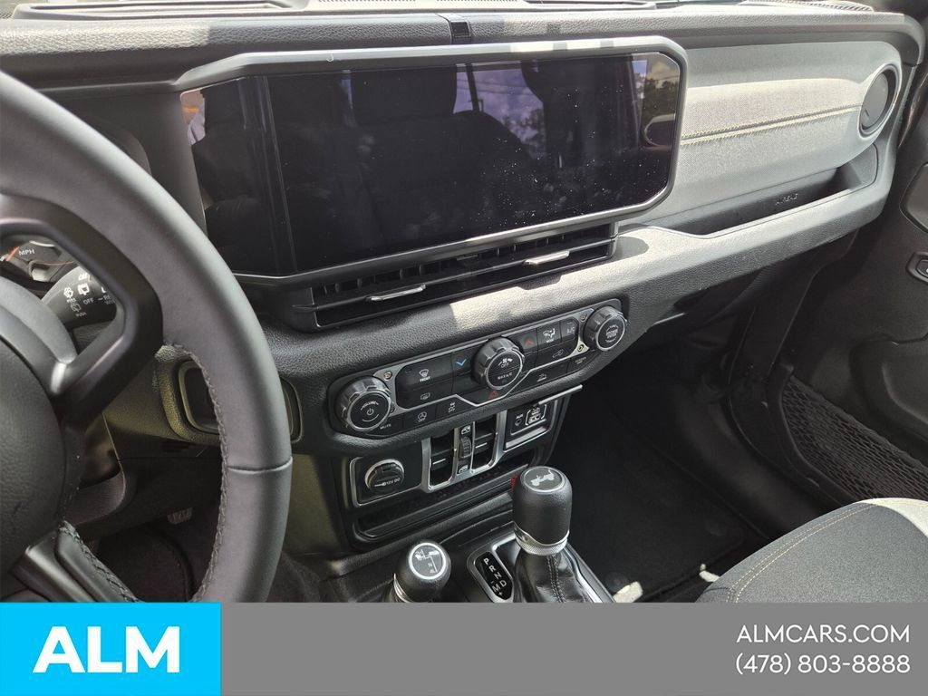 Used 2025 Jeep Wrangler Unlimited Sport AWD/4WD image 26