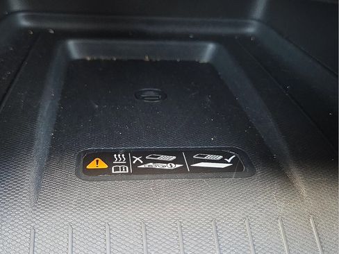 Used 2025 Chevrolet Equinox EV RS w/ Convenience Package II image 18