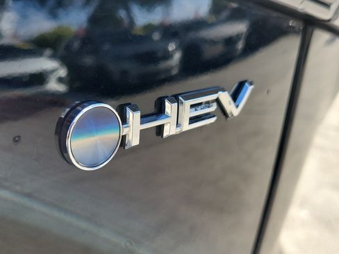 Certified 2025 Toyota Highlander XLE AWD/4WD image 9