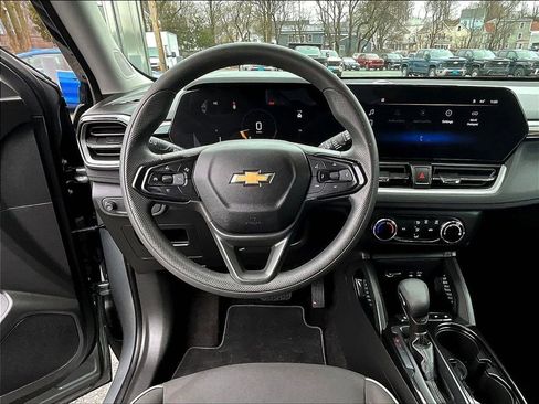 Used 2024 Chevrolet TrailBlazer LS FWD image 17