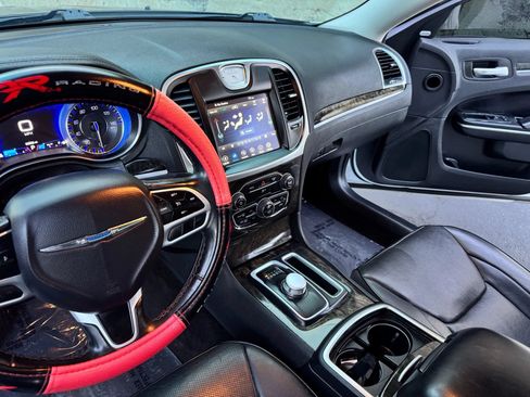 Used 2018 Chrysler 300 Limited RWD image 14