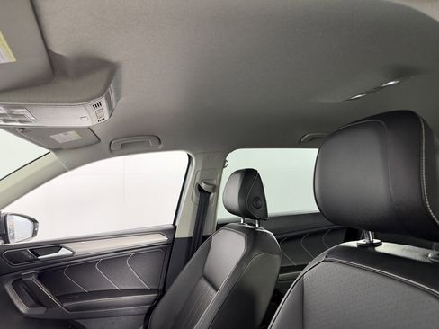 Used 2022 Volkswagen Tiguan SE image 23