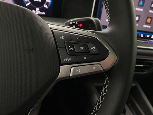 New 2025 Volkswagen Tiguan SE image 17