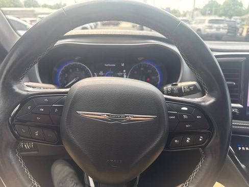Used 2021 Chrysler Pacifica Touring w/ S Appearance Package FWD image 13