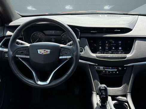 Used 2024 Cadillac XT6 Luxury w/ LPO, Floor Liner Package FWD image 29