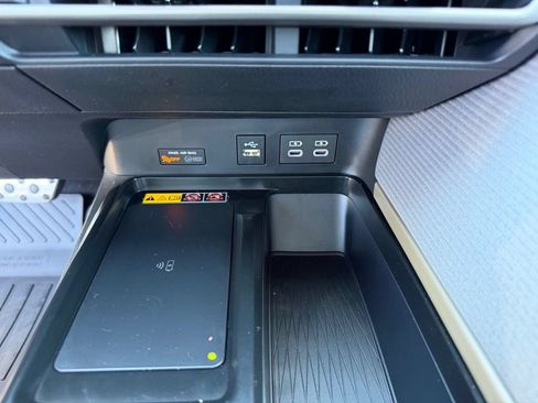 Used 2025 Toyota Camry SE FWD image 24