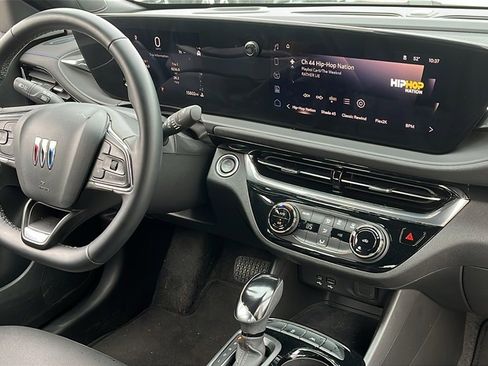 Used 2025 Buick Envista Sport Touring image 7