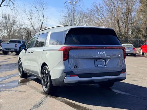 Used 2025 Kia Carnival EX image 5