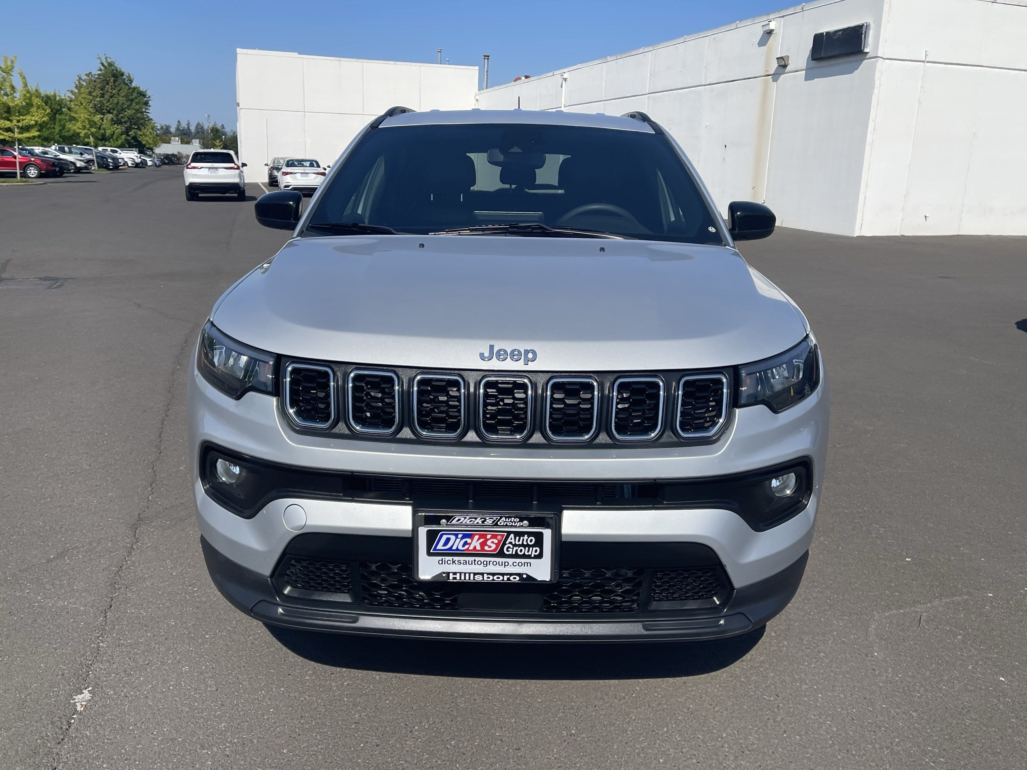 Used 2024 Jeep Compass Latitude AWD/4WD image 8