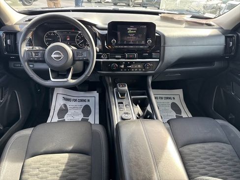 Used 2022 Nissan Pathfinder SV image 13