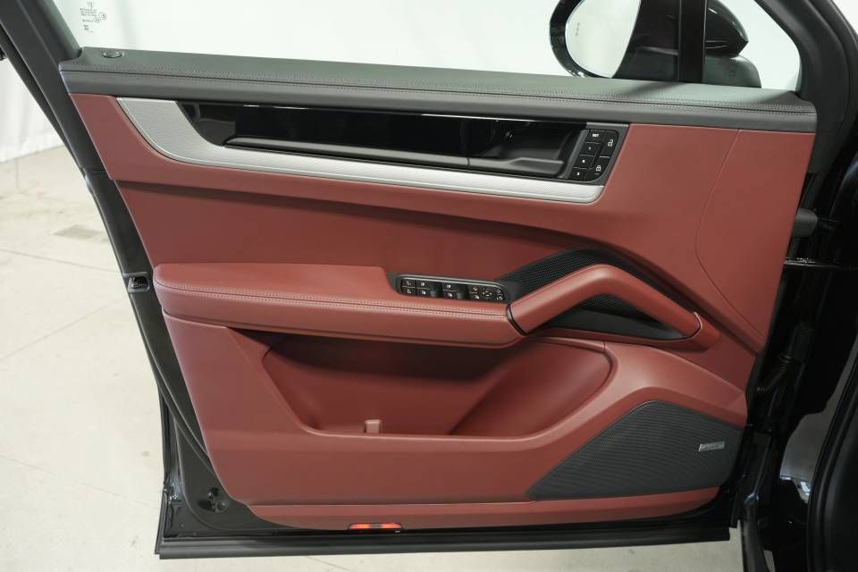 Certified 2026 Porsche Cayenne Coupe AWD/4WD image 25