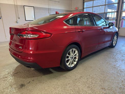 Used 2020 Ford Fusion SE FWD image 6