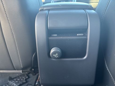 Used 2018 Volvo V60 T5 Dynamic w/ Vision Package image 21