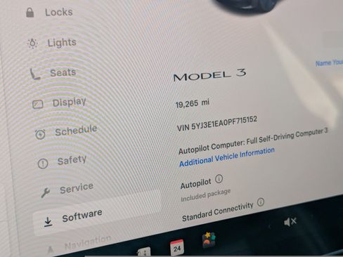 Used 2023 Tesla Model 3 Standard Range image 13