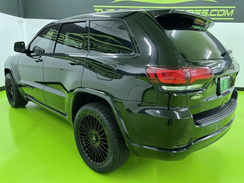 Used 2020 Jeep Grand Cherokee Altitude AWD/4WD image 7