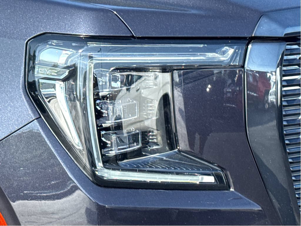 Used 2023 GMC Yukon XL Denali Ultimate AWD/4WD image 5