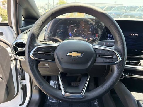 Used 2025 Chevrolet Equinox EV LT FWD image 8