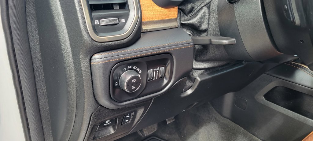Used 2021 RAM 1500 Limited AWD/4WD image 16