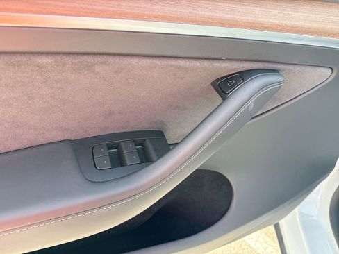 Used 2024 Tesla Model Y 2WD image 15