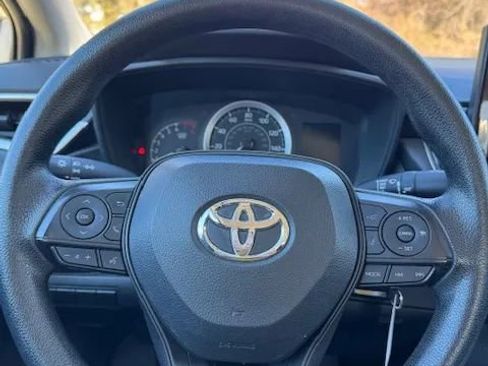 Used 2022 Toyota Corolla LE image 10