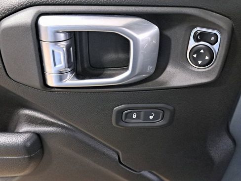 Certified 2024 Jeep Wrangler Willys image 15