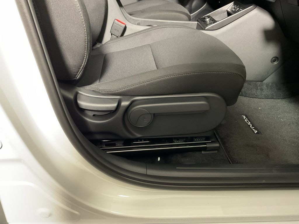 New 2025 Hyundai Kona SEL FWD image 38
